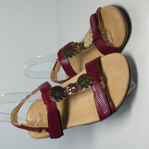 Vionic Farrah woven embossed burgundy sandals womans size 6.5 (wide) - Picture 2 of 16